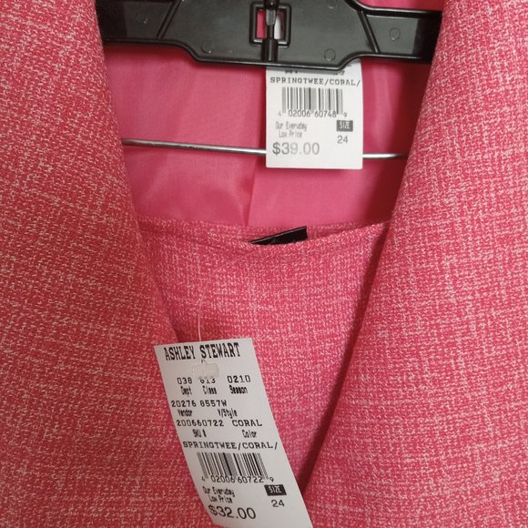 Women's Suit - Picture 2 of 3